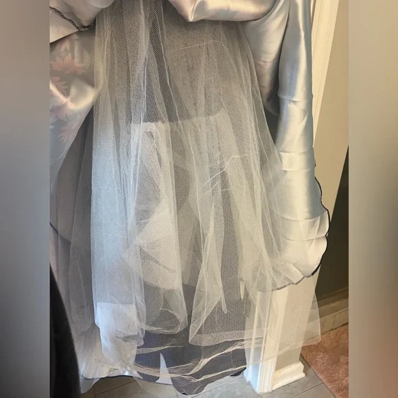 BALLGOWN DRESS - Picture 7 of 7